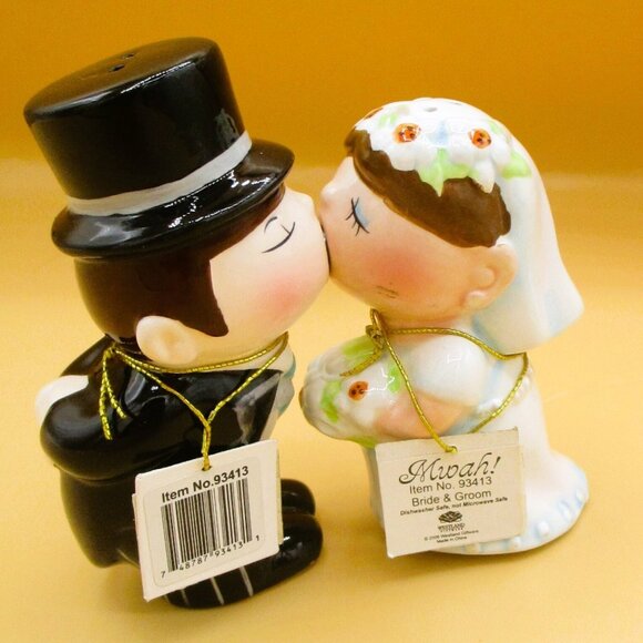 Kissing Bride and Groom Cake Topper S & P New Westmoreland Magnetic   I - Picture 1 of 3